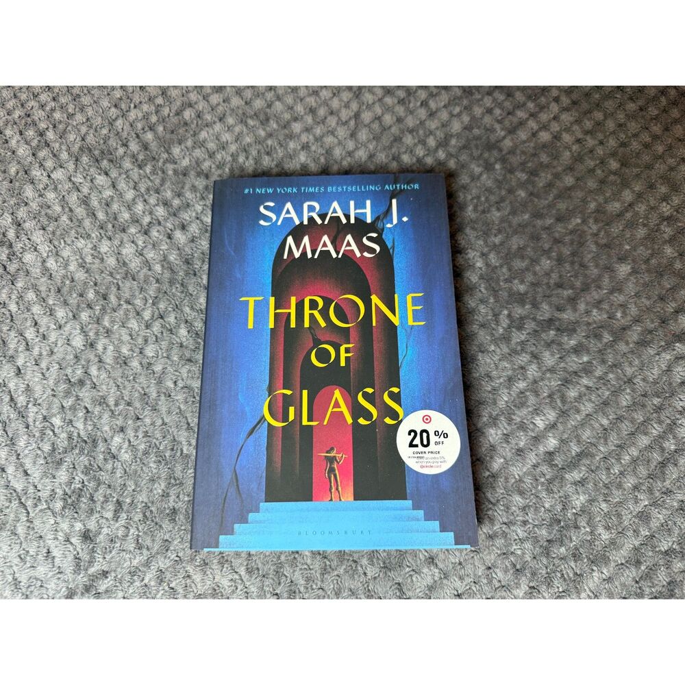 Throne of Glass Sarah J Maas Paperback